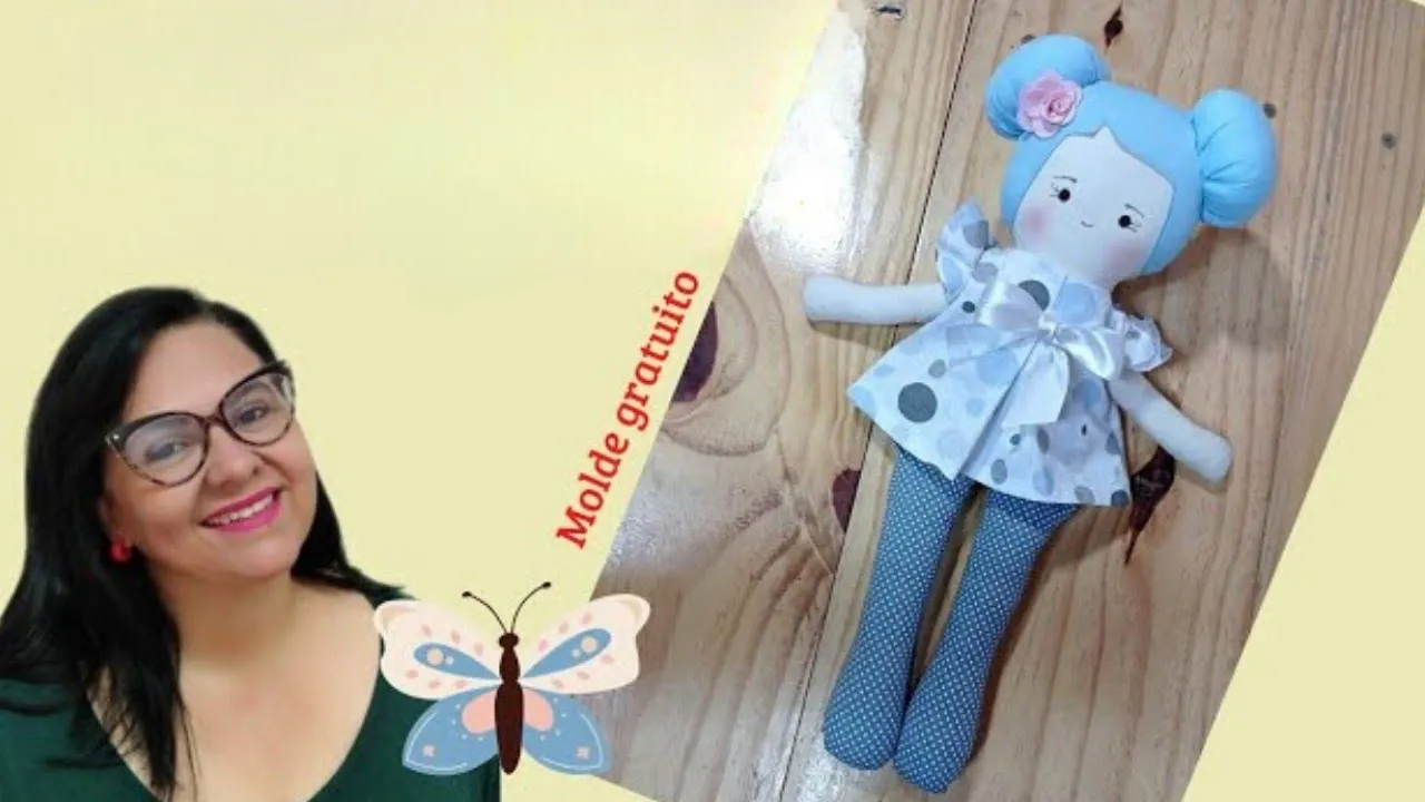 Boneca de pano para brincar com cabelo de tecido