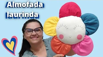 Almofada flor para quarto infantil
