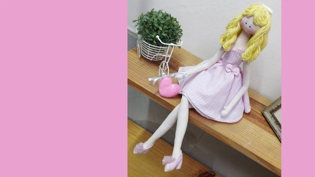 Boneca de pano inspirada na Barbie