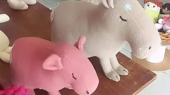 Capivara bebê e capivara mamãe de tecido microsoft