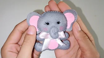 Elefantinha de feltro para porta de maternidade e chaveiro