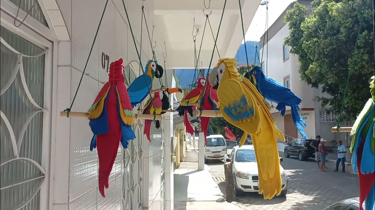Pássaro arara 3D de feltro e tecido