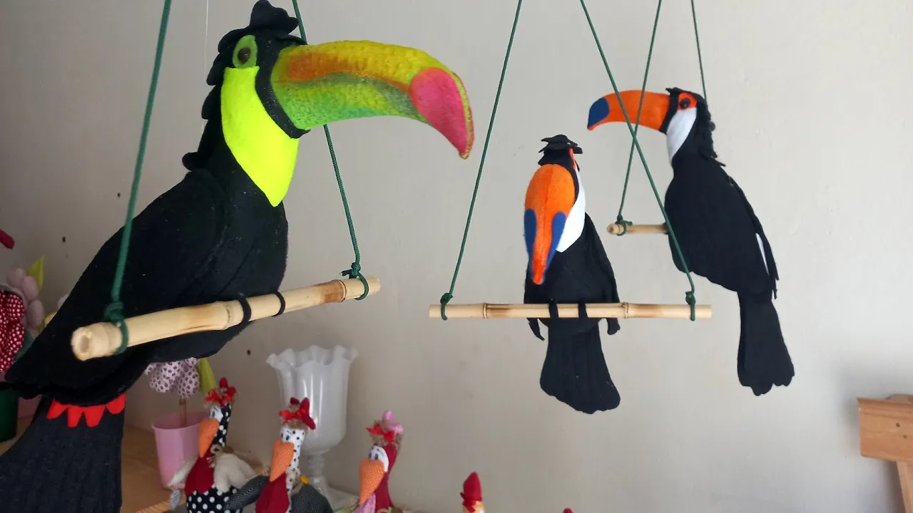 Pássaro tucano de feltro 3D – pintura do bico