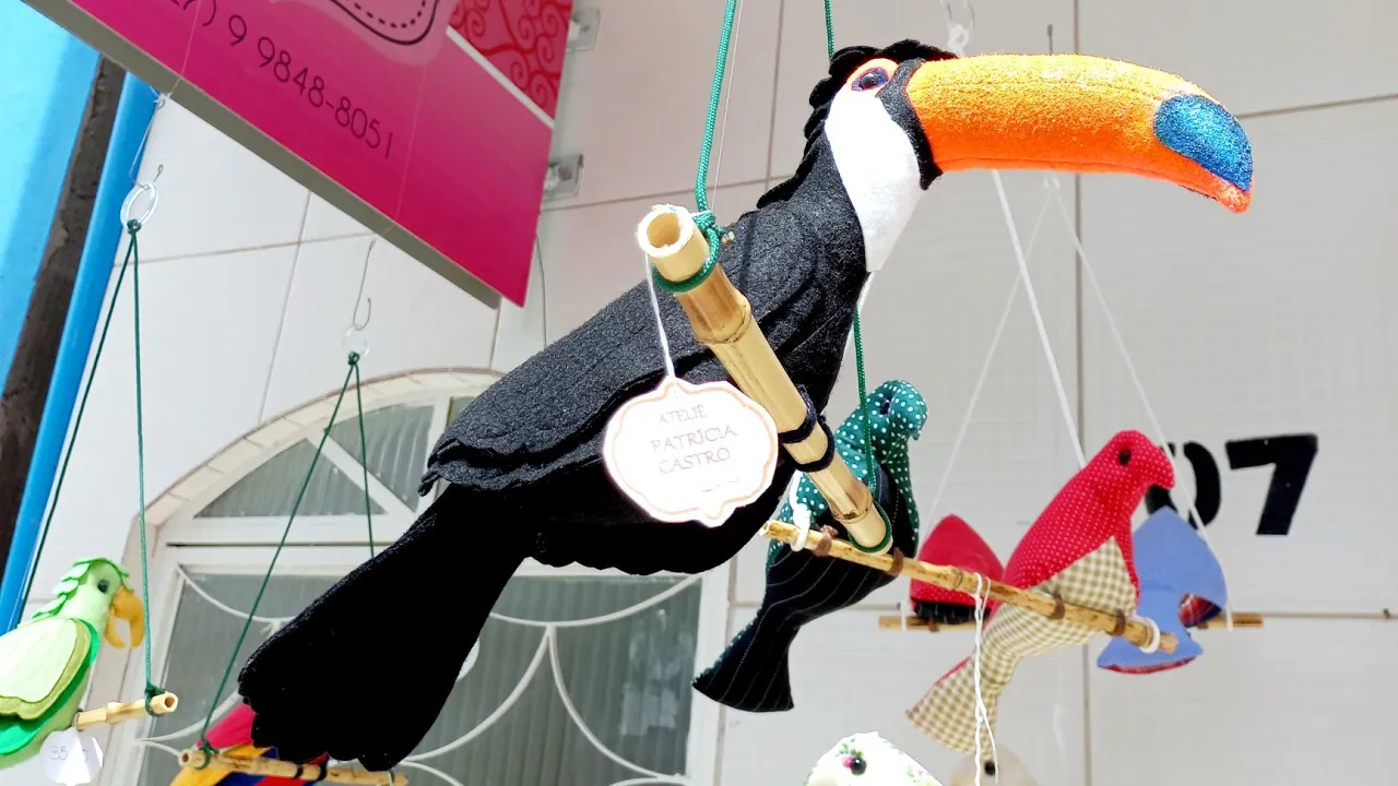Pássaro tucano de feltro 3D