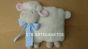 Almofada porta-pijama de ovelhinha
