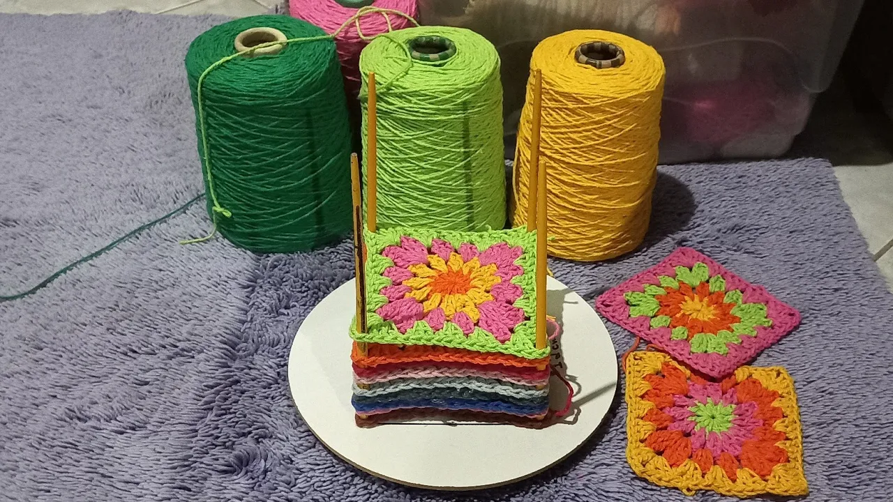 Base de bloqueio caseira para quadradinhos de crochê