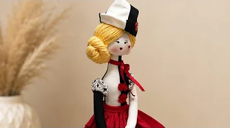 Boneca de pano Colombina – rosto, saia e calçola