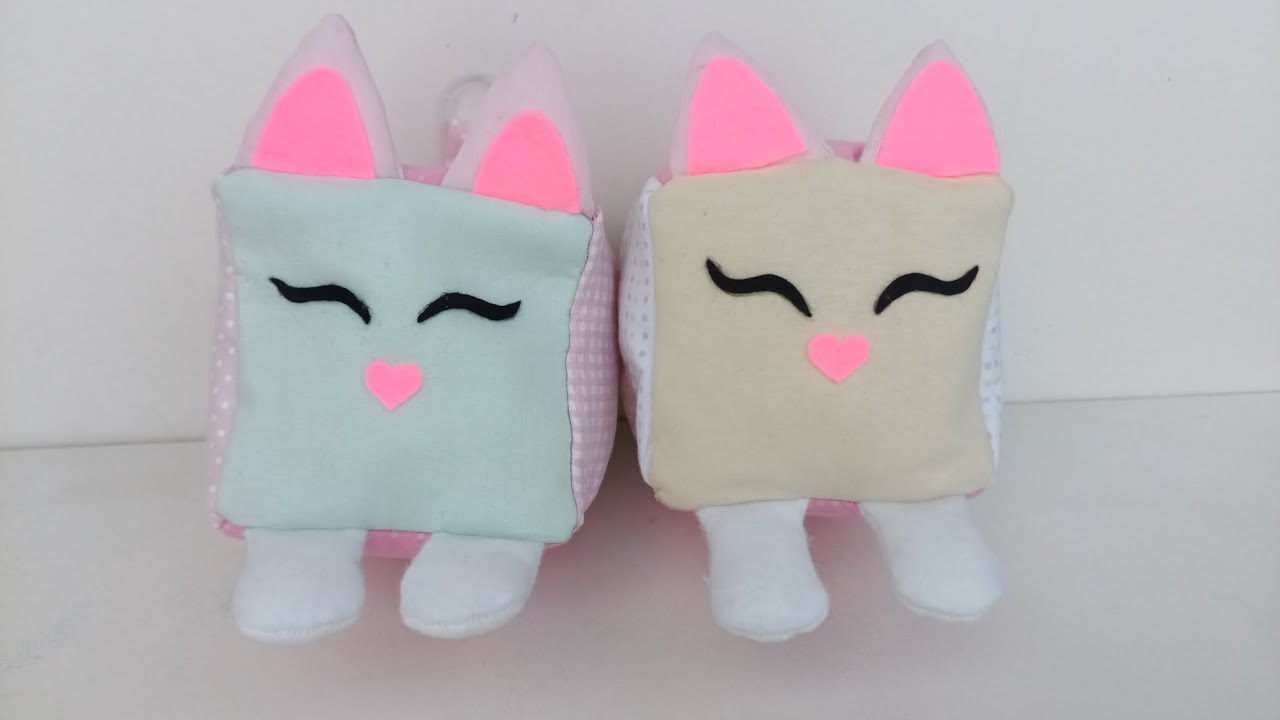 Cubo sensorial fofinho de tecido e feltro para bebês