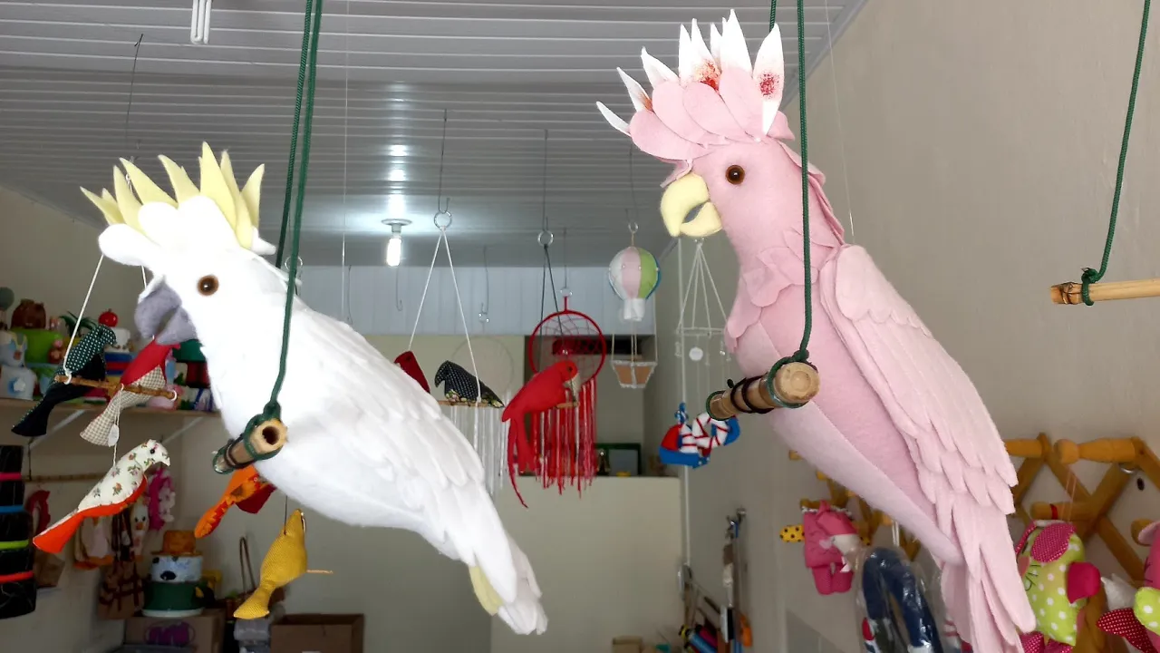 Pássaro cacatua rosa de feltro 3D