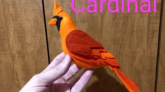 Pássaro cardeal de feltro