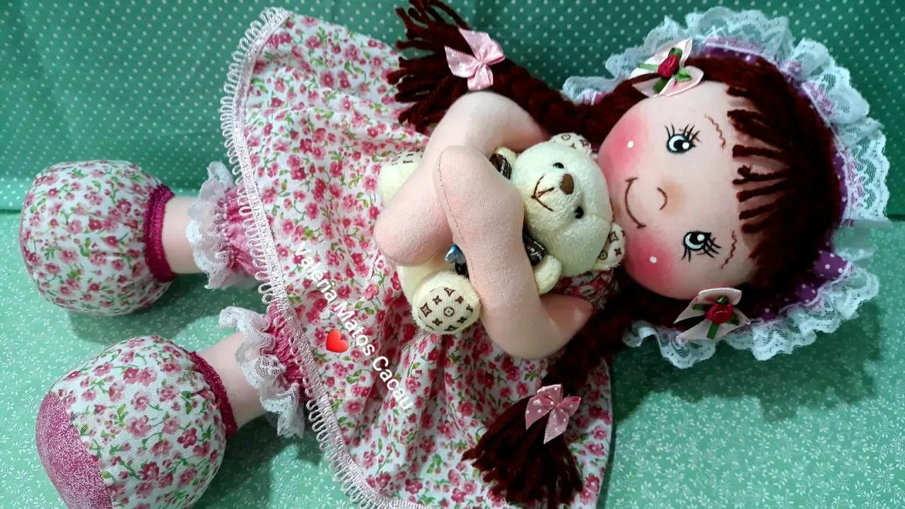 Sua primeira boneca de pano completa para iniciantes